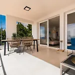 Smaragd - Perle - Luxury With Shared Pool 아파트 *