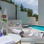 Smaragd - Perle - Luxury With Shared Pool 마카르스카