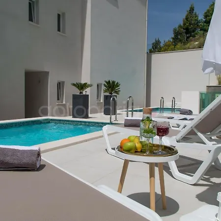 Smaragd - Perle - Luxury With Shared Pool * Makarska