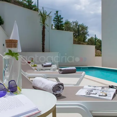 Smaragd - Perle - Luxury With Shared Pool ماكارسكا