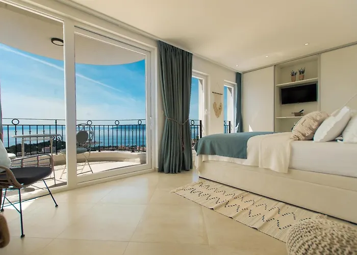 Smaragd - Perle - Luxury With Shared Pool Makarska