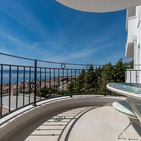 Apartment Smaragd - Perle - Luxury With Shared Pool Makarska