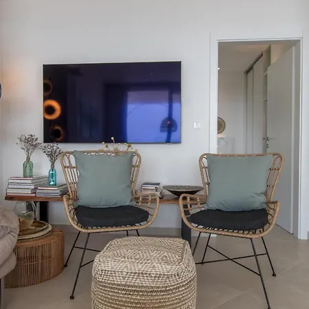 Smaragd - Perle - Luxury With Shared Pool Apartment Makarska