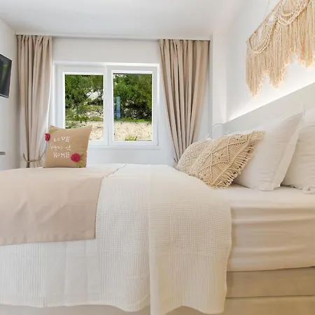 Smaragd - Perle - Luxury With Shared Pool Apartment