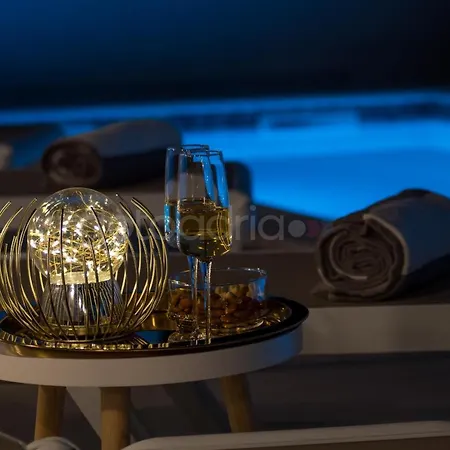 Smaragd - Perle - Luxury With Shared Pool Daire Makarska