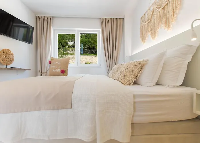 Smaragd - Perle - Luxury With Shared Pool דירה