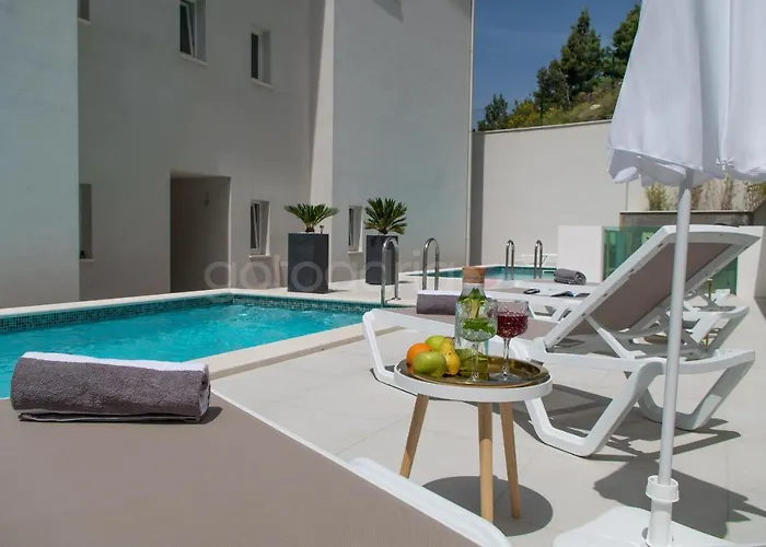 Smaragd - Perle - Luxury With Shared Pool * מאקרסקה